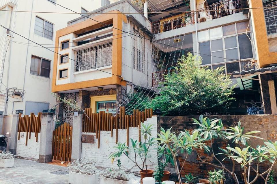 With Inn Hostel Kaohsiung Exterior foto